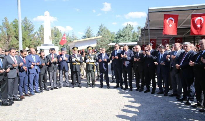 Şanlıurfa’da Şehitlik Anıtı’nda Anma Töreni Düzenlendi