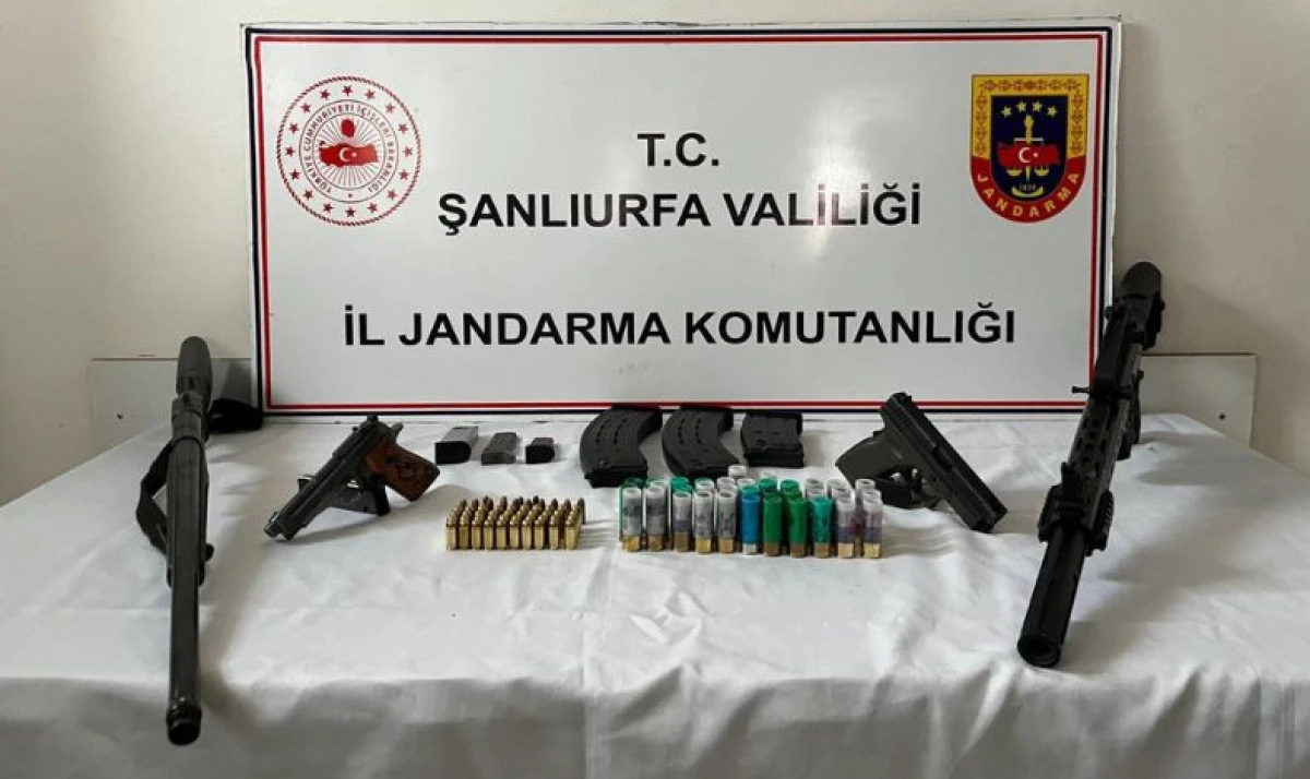 3 İl&ccedil;ede Ruhsatsız Silah Ele Ge&ccedil;irildi