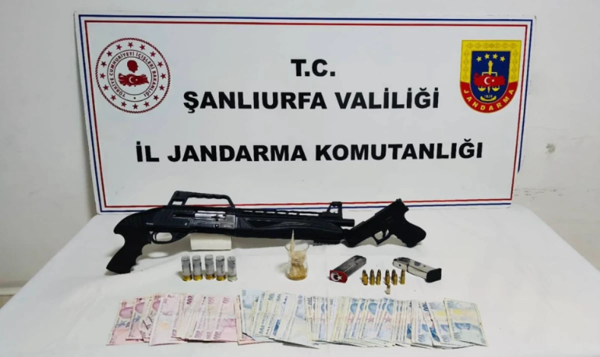 Eyy&uuml;biye&rsquo;de Uyuşturucu Operasyonu: Silah, Uyuşturucu ve Nakit Para Ele Ge&ccedil;irildi