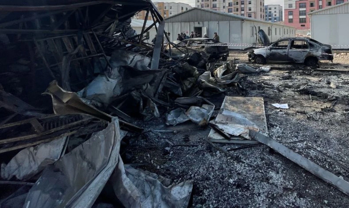 Haliliye&rsquo;de İnşaat Şantiyesinde Yangın: 4 Ara&ccedil; Hasar G&ouml;rd&uuml;