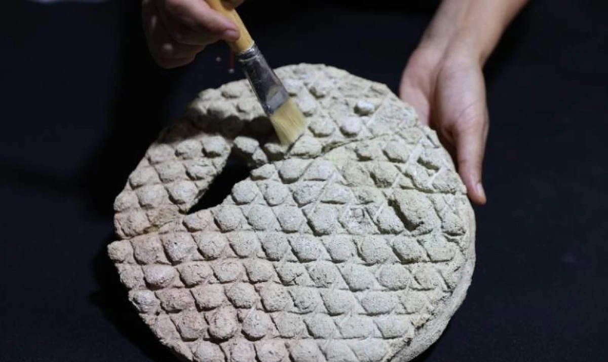 Harran’da 800 Yıllık Baklava Desenli Ekmek Kalıbı Bulundu