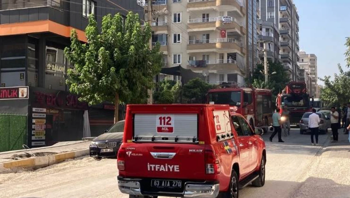 Karaköprü’de Gelinlik Mağazasında Yangın: Maddi Hasar Oluştu