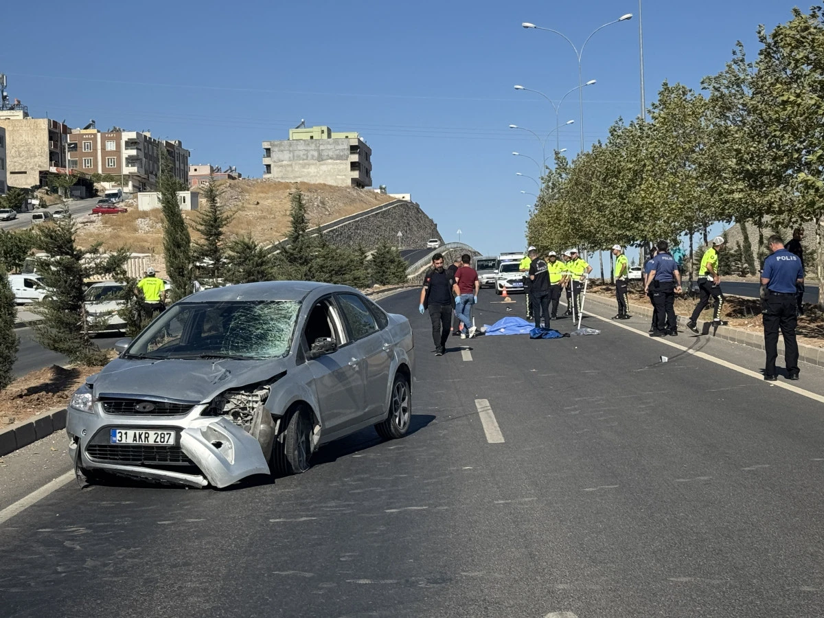 Şanlıurfa’da karşıdan karşıya geçen yayaya otomobil çarptı!