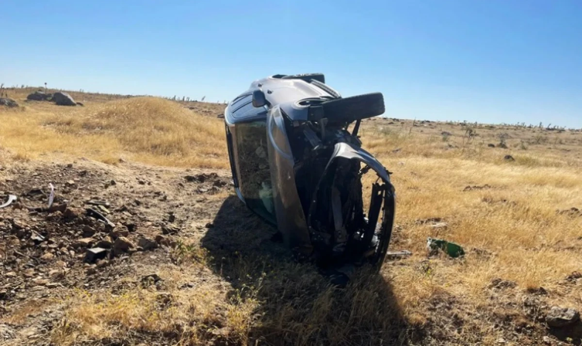 Şanlıurfa'da otomobil şarampole devrildi: 1 ölü, 1 yaralı!