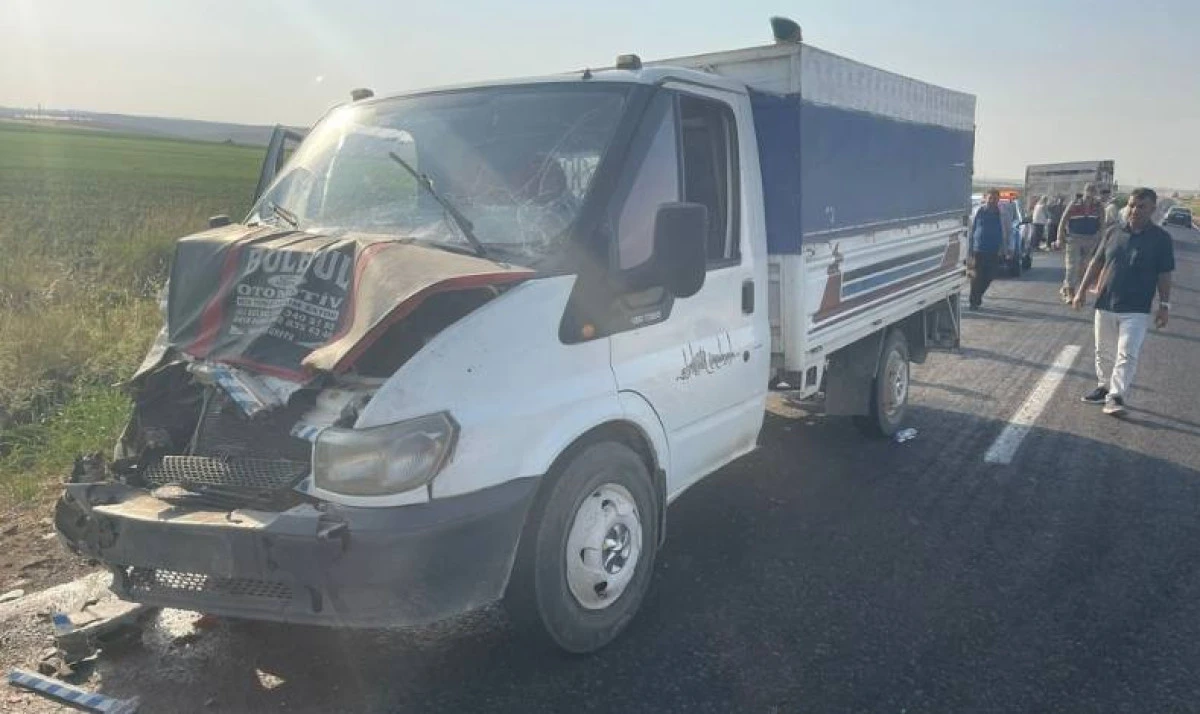 Siverek-Viranşehir Yolunda Kaza: 11 Kişi Yaralandı