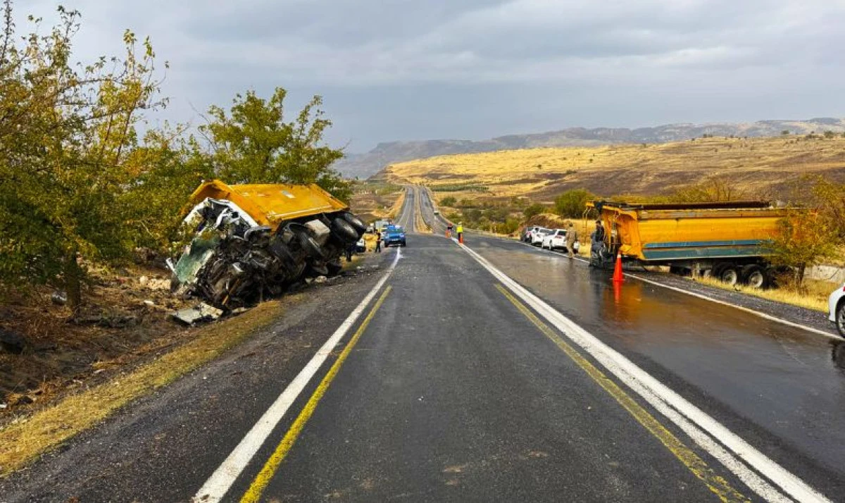 Siverek’te Kamyonlar Çarpıştı: 1 Ölü, 1 Yaralı