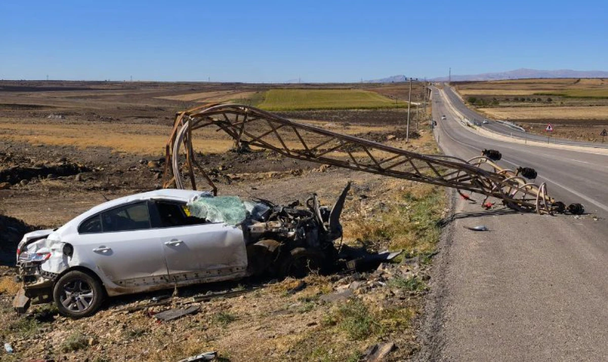 Siverek’te Otomobil Elektrik Direğine Çarptı: 1 Yaralı