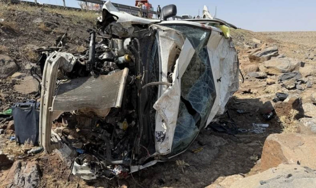 Siverek’te Otomobil Şarampole Devrildi: 1 Yaralı
