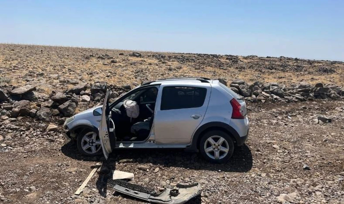 Siverek’te Otomobil Şarampole Devrildi: 2 Yaralı