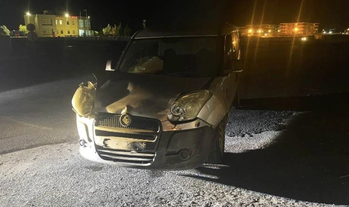 Siverek'te Polis Aracı ile Otomobil Çarpıştı