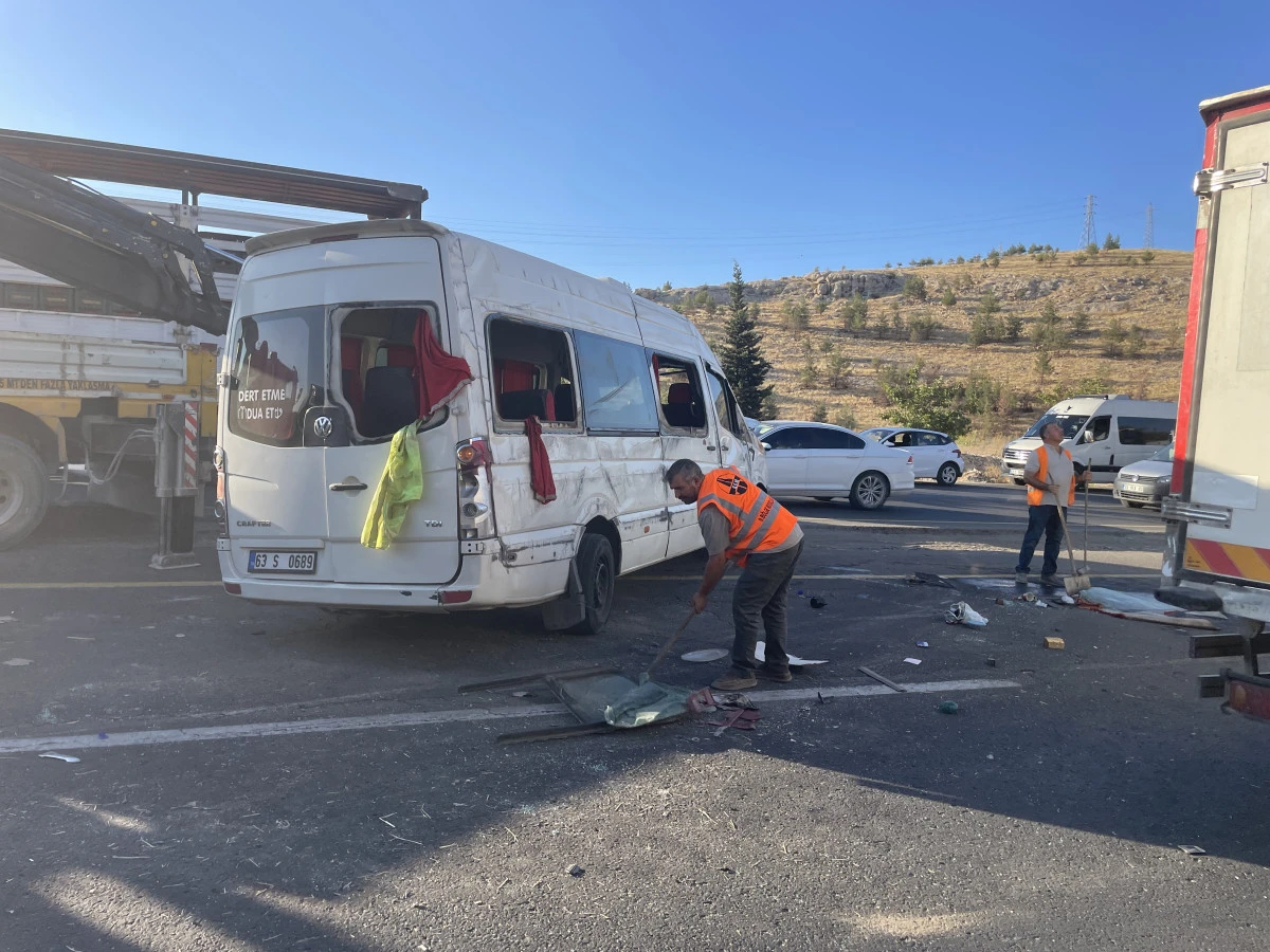 Suruç Ölüm Yolunda Feci Kaza: 13 Kişi Yaralandı!