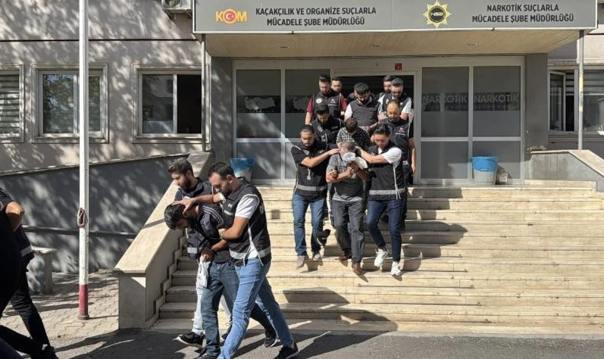 Urfa Dahil 13 İlde Silah Kaçakçılığı Operasyonu